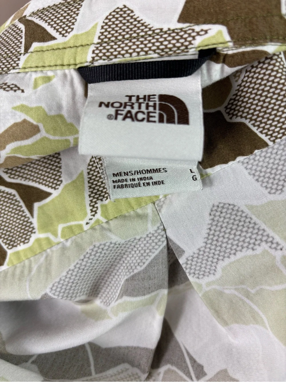 The North Face Short Sleeve Baytrail Mountain Geometric Camo Shirt Men Sz Large